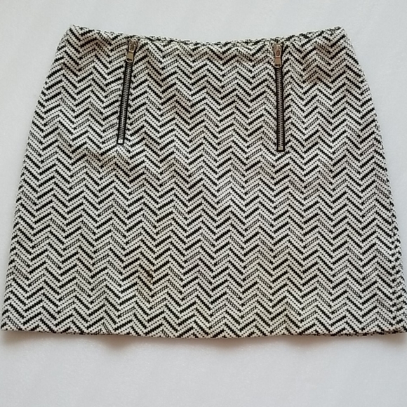 New Look Dresses & Skirts - New Look Striped Chevron Zigzag Soft Mini Skirt